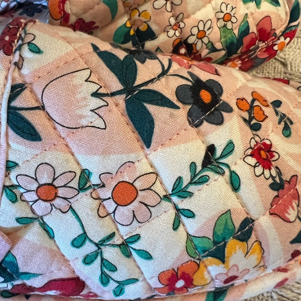 VERA BRADLEY Classic Quilted Slip On Travel Slippers Prairie Paisley Wms Sz S - Picture 3 of 7